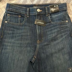 Express Super High Rise Straigh jeans. Sz 4R.